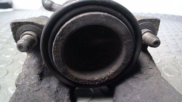 Foto: BREMSSATTEL VORN LINKS ( ATE / FS III ) eines VW Golf 1.6 GLXi