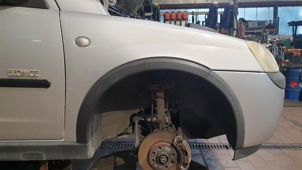 Foto: KOTFLÜGEL RECHTS eines Opel Corsa 1.2 16V GLXi