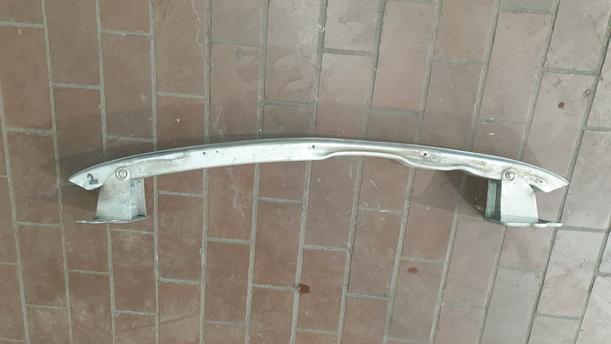 Foto: VERSTÄRKUNG VORNE eines Opel Corsa 1.2 16V GLXi