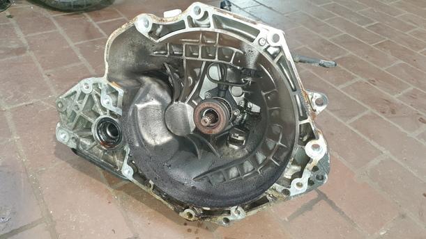 Foto: SCHALTGETRIEBE 5-GANG (3,94) eines Opel Corsa 1.2 16V GLXi