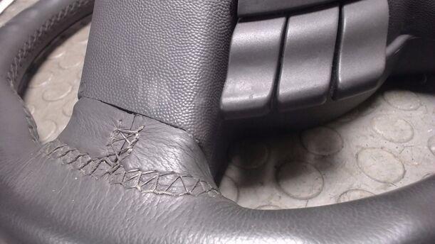 Foto: LEDERLENKRAD (OHNE AIRBAG) eines Opel Corsa 1.2 16V GLXi