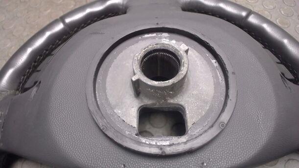 Foto: LEDERLENKRAD (OHNE AIRBAG) eines Opel Corsa 1.2 16V GLXi