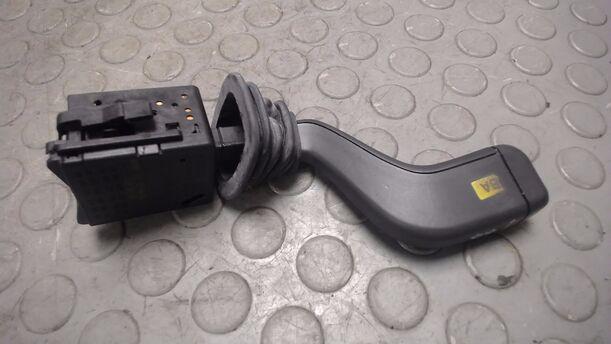 Foto: BLINKSCHALTER / KOMBISCHALTER eines Opel Corsa 1.2 16V GLXi