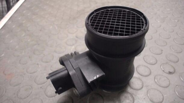 Foto: LUFTMASSENMESSER eines Opel Corsa 1.2 16V GLXi