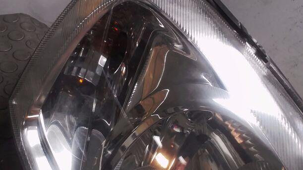 Foto: SCHEINWERFER RECHTS eines Opel Corsa 1.2 16V Attraction