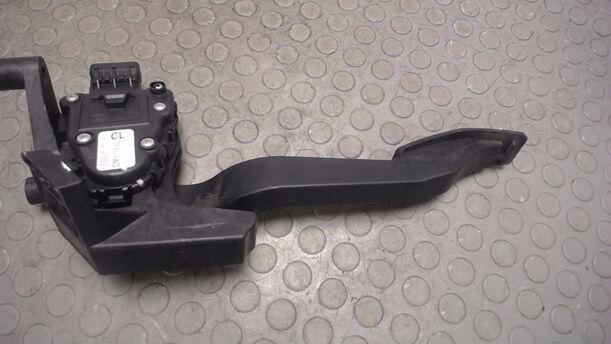 Foto: GASPEDAL eines Opel Corsa 1.2 16V Attraction
