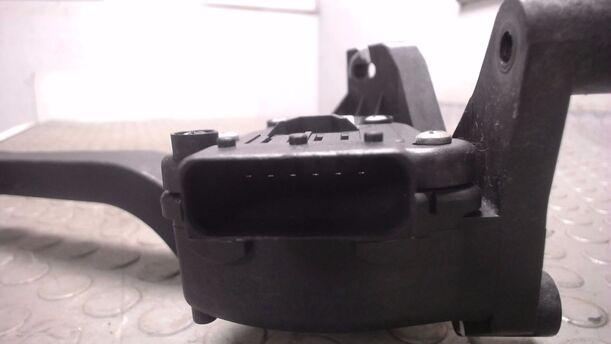 Foto: GASPEDAL eines Opel Corsa 1.2 16V Attraction