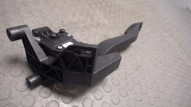 Foto: GASPEDAL eines Opel Corsa 1.2 16V Attraction