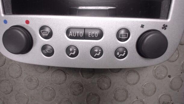 Foto: HEIZUNGSBETÄTIGUNG ( KLIMAAUTOMATIK ) eines Opel Corsa 1.2 16V Attraction