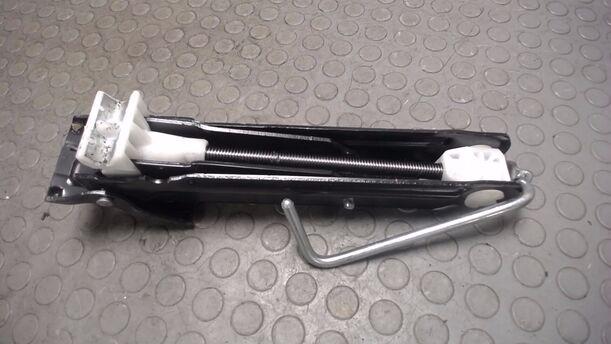 Foto: WAGENHEBER eines Opel Corsa 1.2 16V Attraction
