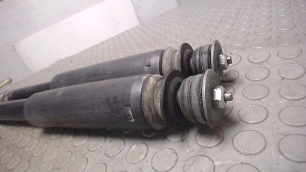 Foto: STOSSDÄMPFERPAAR HINTEN eines Opel Corsa 1.2 16V Attraction
