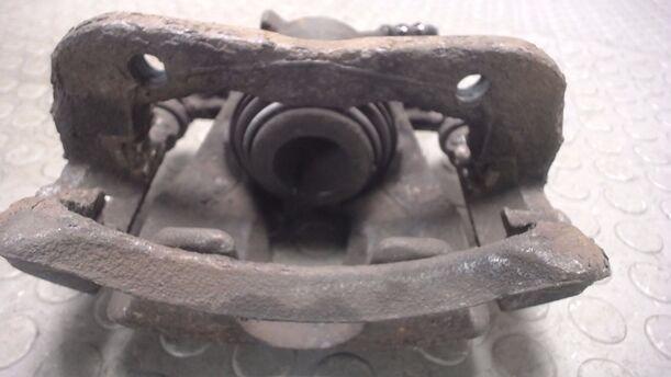 Foto: BREMSSATTEL VORNE RECHTS eines Opel Corsa 1.2 16V Attraction