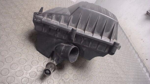 Foto: LUFTFILTERKASTEN eines Opel Corsa 1.2 16V Attraction