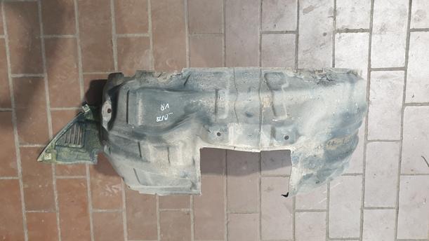 Foto: RADHAUSSCHALE / INNENKOTFLÜGEL RECHTS eines Mazda 2 1.5 Attraction