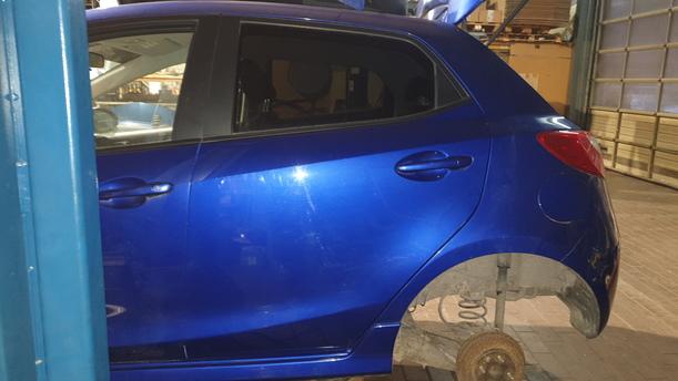 Foto: TÜR HINTEN LINKS eines Mazda 2 1.5 Attraction