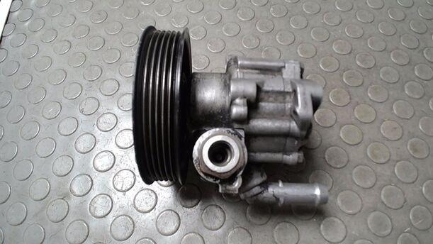 Foto: PUMPE SERVOLENKUNG/ SERVOPUMPE eines VW Golf 1.6 Attraction