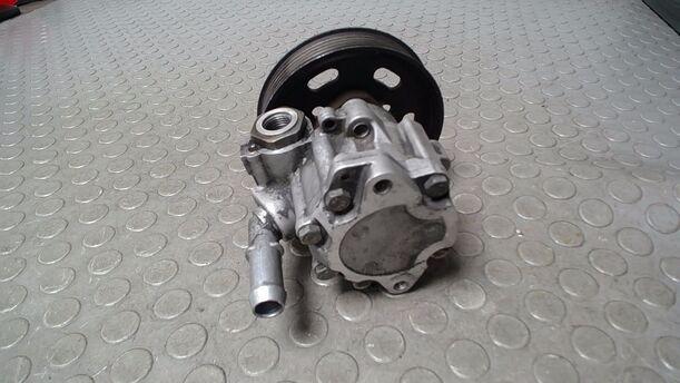 Foto: PUMPE SERVOLENKUNG/ SERVOPUMPE eines VW Golf 1.6 Attraction