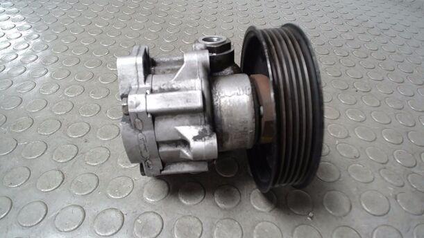 Foto: PUMPE SERVOLENKUNG/ SERVOPUMPE eines VW Golf 1.6 Attraction