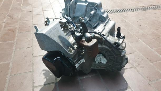 Foto: SCHALTGETRIEBE 5-GANG 8TH0801140 eines Mazda 2 1.5 Attraction