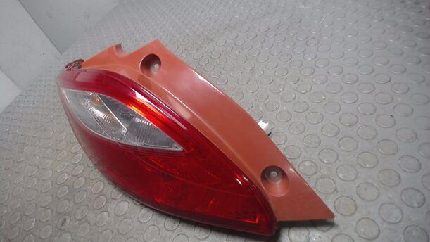 Foto: HECKLEUCHTE / RÜCKLICHT LINKS eines Mazda 2 1.5 Attraction