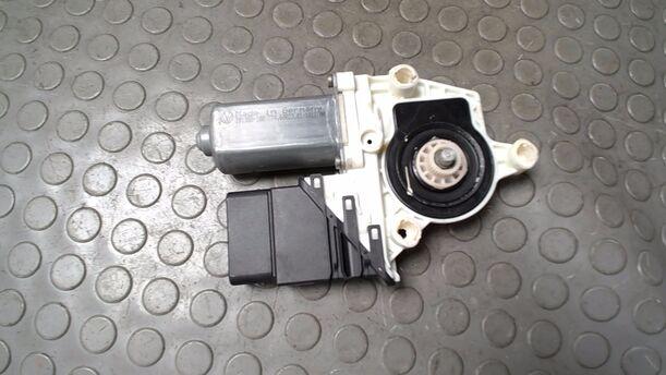 Foto: FENSTERHEBERMOTOR HINTEN RECHTS eines VW Golf 1.6 Attraction