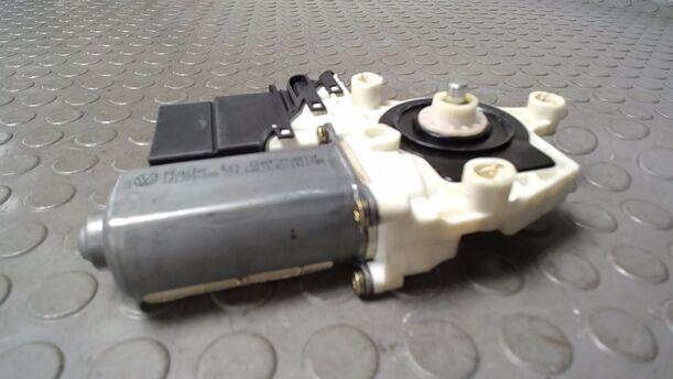 Foto: FENSTERHEBERMOTOR HINTEN LINKS eines VW Golf 1.6 Attraction