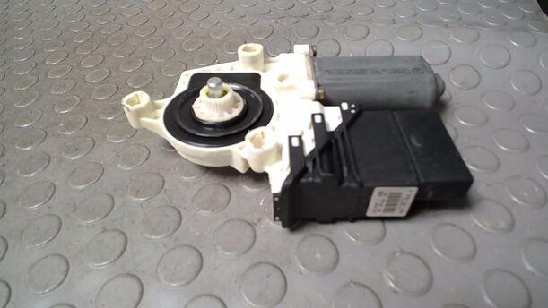 Foto: FENSTERHEBERMOTOR HINTEN LINKS eines VW Golf 1.6 Attraction