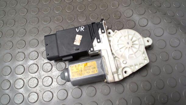 Foto: FENSTERHEBERMOTOR VORN RECHTS eines VW Golf 1.6 Attraction