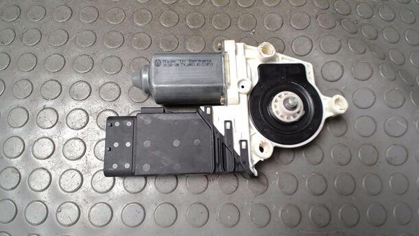 Foto: FENSTERHEBERMOTOR VORN RECHTS eines VW Golf 1.6 Attraction