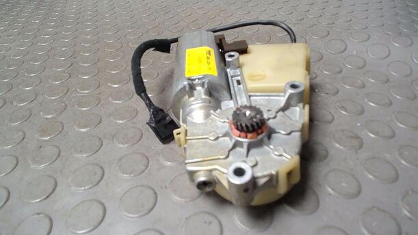 Foto: SCHIEBEDACHMOTOR/ MOTOR SCHIEBEDACH eines VW Golf 1.6 Attraction
