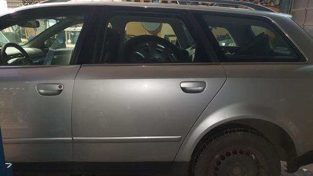 Foto: TÜR HINTEN LINKS ( AVANT ) eines Audi A4 Avant 2.0 Attraction
