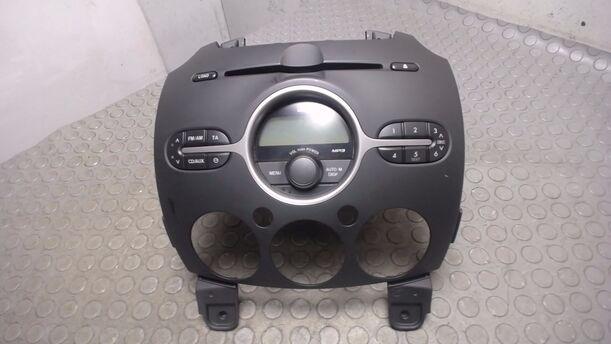 Foto: RADIO / CD PLAYER eines Mazda 2 1.5 Attraction