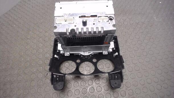 Foto: RADIO / CD PLAYER eines Mazda 2 1.5 Attraction