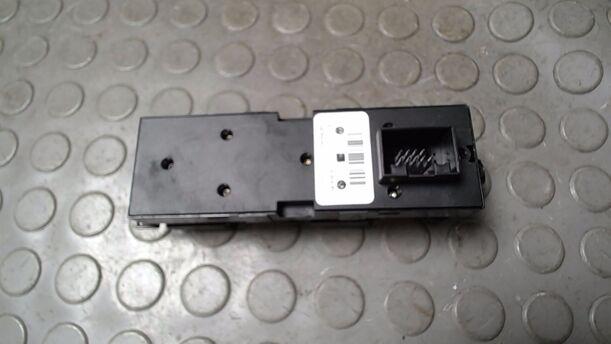 Foto: FENSTERHEBERSCHALTER eines VW Golf 1.6 Attraction