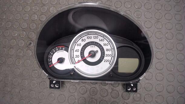 Foto: TACHOEINHEIT / INSTRUMENTENTAFEL eines Mazda 2 1.5 Attraction