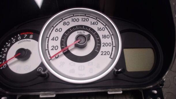 Foto: TACHOEINHEIT / INSTRUMENTENTAFEL eines Mazda 2 1.5 Attraction
