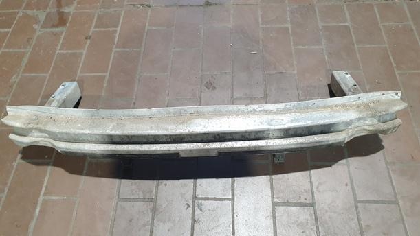 Foto: VERSTÄRKUNG HINTEN eines Audi A4 Avant 2.0 Attraction