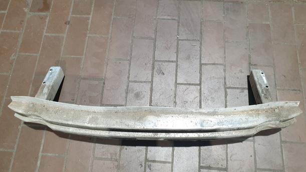 Foto: VERSTÄRKUNG HINTEN eines Audi A4 Avant 2.0 Attraction