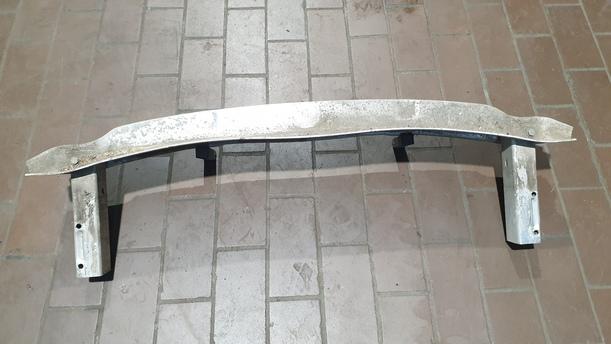 Foto: VERSTÄRKUNG HINTEN eines Audi A4 Avant 2.0 Attraction