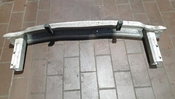 Foto: VERSTÄRKUNG HINTEN eines Audi A4 Avant 2.0 Attraction