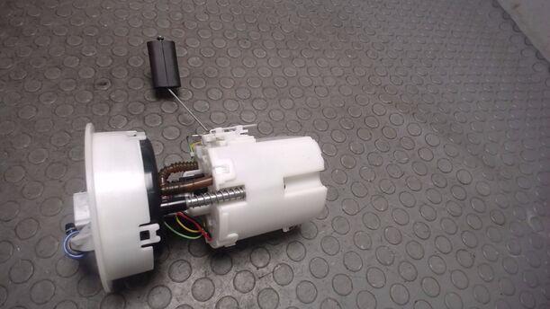 Foto: KRAFTSTOFFPUMPE eines Mazda 2 1.5 Attraction