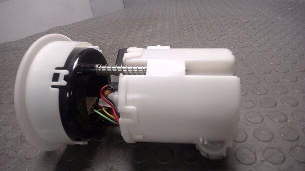 Foto: KRAFTSTOFFPUMPE eines Mazda 2 1.5 Attraction