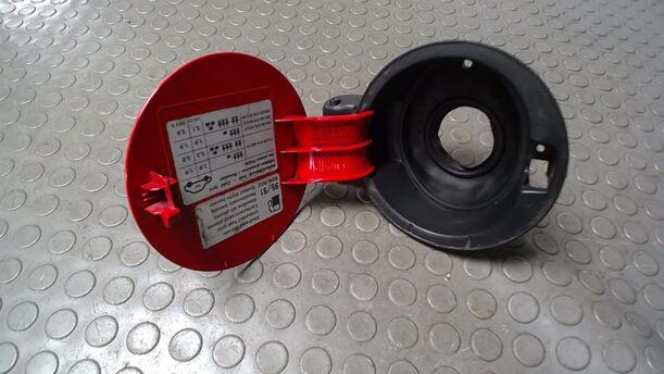 Foto: TANKKLAPPE/ TANKDECKEL eines VW Golf 1.6 Attraction