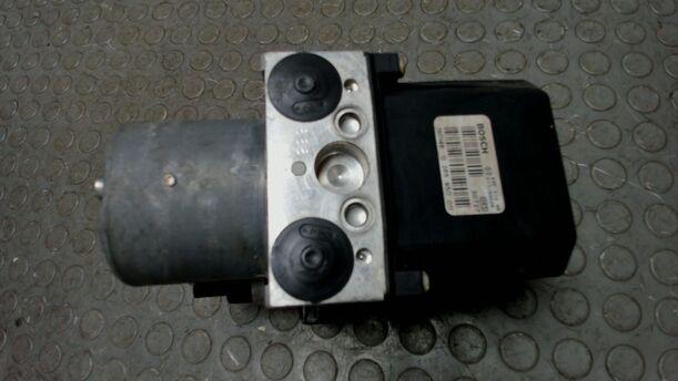 Foto: HAUPTBREMSAGGREGAT ABS eines Audi A4 Avant 2.0