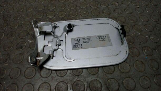 Foto: TANKKLAPPE / TANKDECKEL eines Audi A4 Avant 2.0