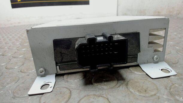 Foto: VERSTÄRKER / AMPLIFIER eines Audi A4 Avant 2.0