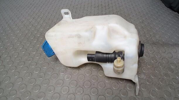 Foto: SCHEIBENWASCHBEHÄLTER eines VW Golf 1.6