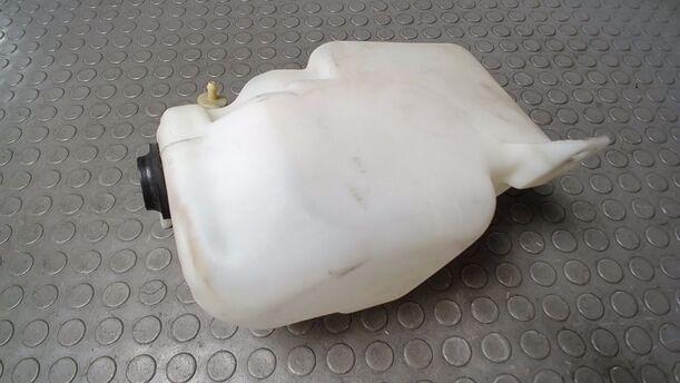Foto: SCHEIBENWASCHBEHÄLTER eines VW Golf 1.6