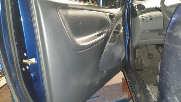 Foto: TÜR VORN LINKS ( 2/3 TÜRER ) eines Toyota Yaris 1.0