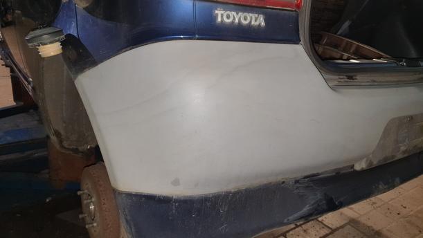 Foto: STOSSFÄNGER/ STOßSTANGE OBERTEIL HINTEN eines Toyota Yaris 1.0